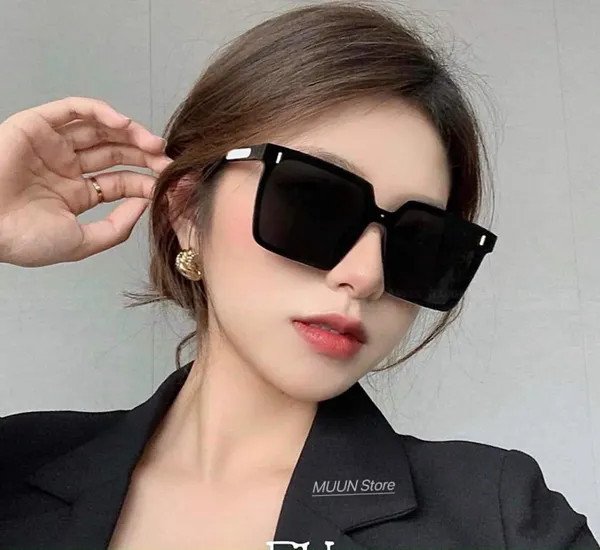 Kính mắt gọng vuông
